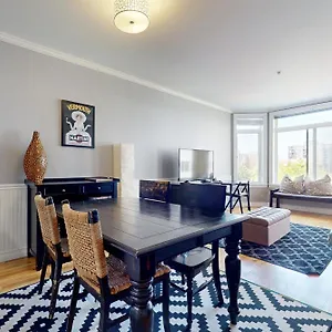 Cityscape Dreams Apartment